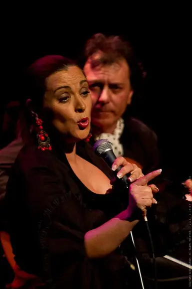 Cartel de Recital flamenco, a cargo de la cantaora Manuela Cordero y del guitarrista Antonio Carrión.