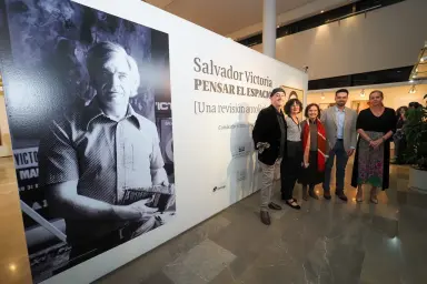 Cartel de Salvador Victoria. Pensar el espacio. Una revisión antológica